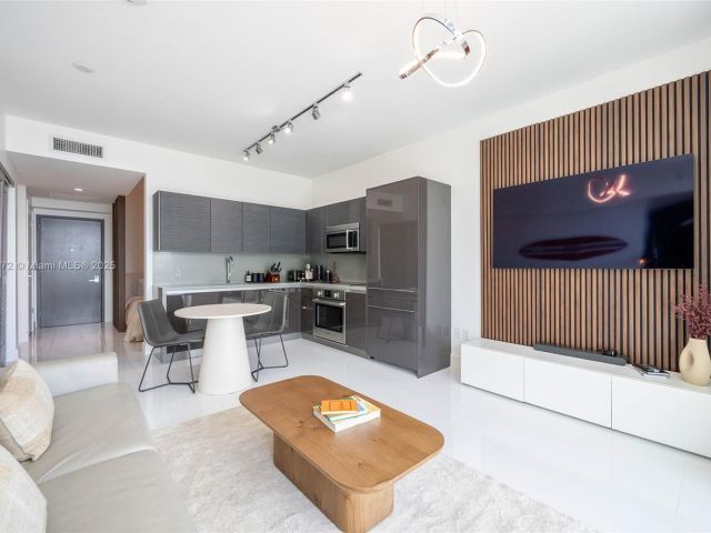 Apartment for rent  Unit #3805 - photo 6273322