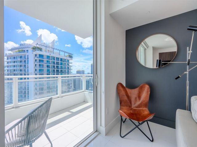 Apartment for rent  Unit #3805 - photo 6273324