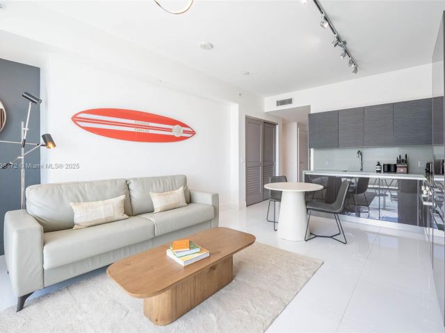 Apartment for rent  Unit #3805 - photo 6273325