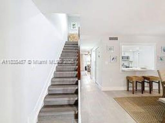 Home for rent at 350 Grapetree Dr 405 - photo 6275489