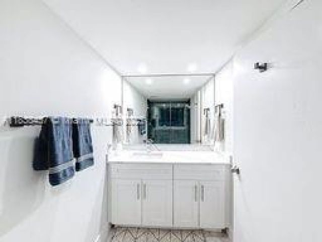 Home for rent at 350 Grapetree Dr 405 - photo 6275490