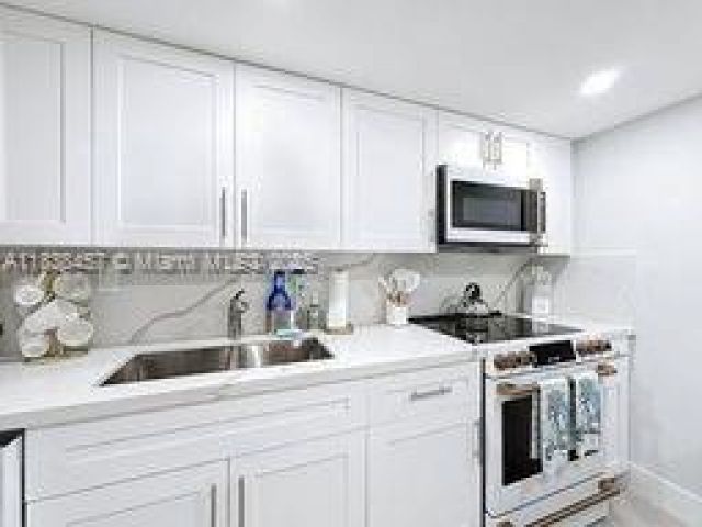 Home for rent at 350 Grapetree Dr 405 - photo 6275495