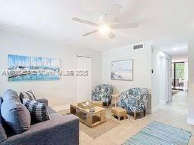 Home for rent at 350 Grapetree Dr 405 - photo 6275503