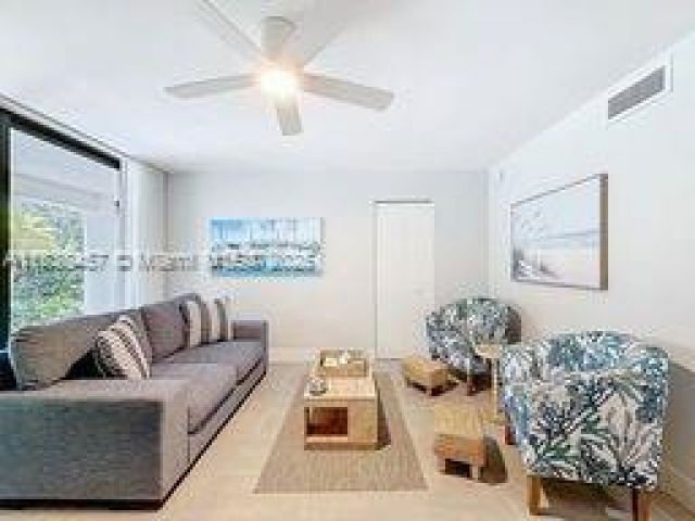 Home for rent at 350 Grapetree Dr 405 - photo 6275504