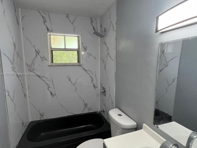 Home for rent at 451 NE 136th St I-101 - photo 6289923