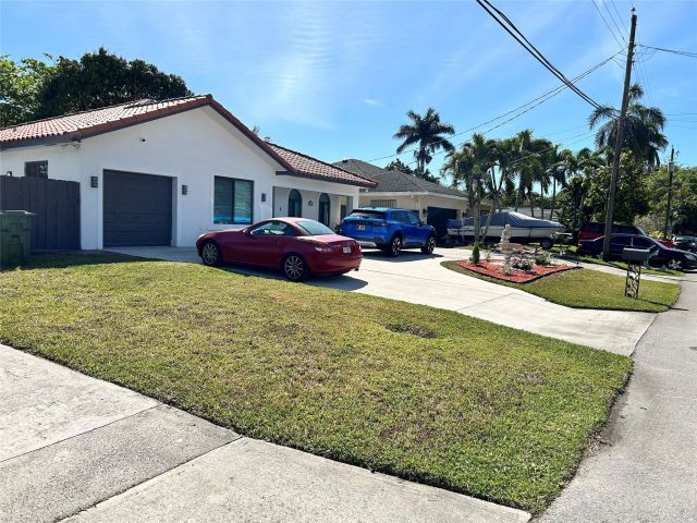 Home for sale at 2000 SW 28th Ave - photo 6280454
