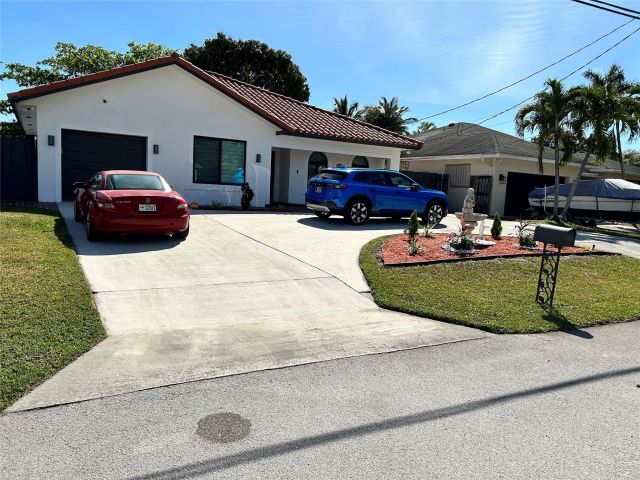 Home for sale at 2000 SW 28th Ave - photo 6280455