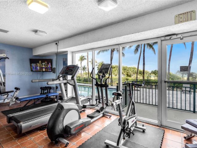 Apartment for rent  Unit #1006 - photo 6275606