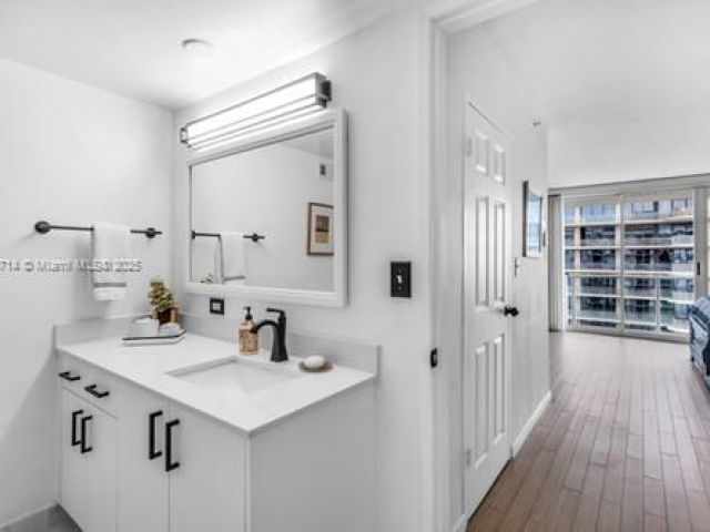 Apartment for rent  Unit #1006 - photo 6275611