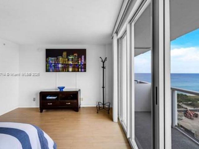 Apartment for rent  Unit #1006 - photo 6275614