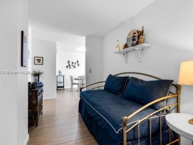 Apartment for rent  Unit #1006 - photo 6275617