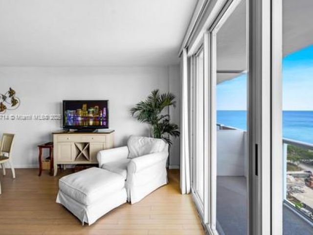 Apartment for rent  Unit #1006 - photo 6275624