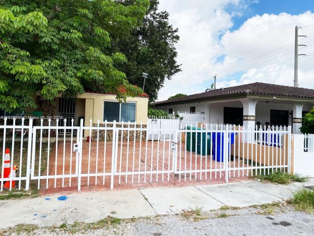Home for sale at 1030 NW 30th Ave - photo 6285305