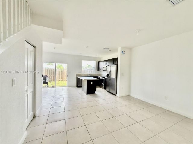 Home for rent at 2701 SE 15th St 0 - photo 6285166