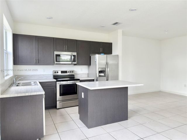 Home for rent at 2701 SE 15th St 0 - photo 6285167