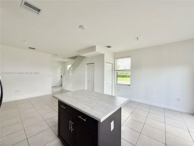 Home for rent at 2701 SE 15th St 0 - photo 6285168
