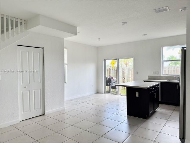 Home for rent at 2701 SE 15th St 0 - photo 6285171