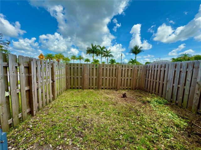 Home for rent at 2701 SE 15th St 0 - photo 6285178