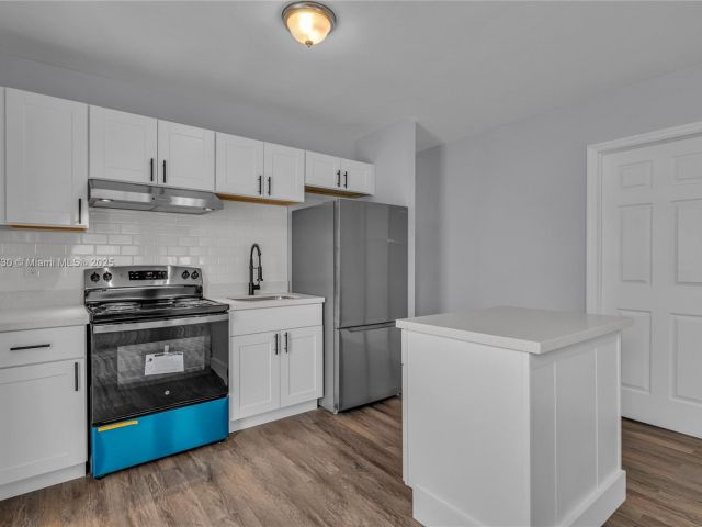 4-bedroom home for rent in Hollywood - 2243 Greene St A - MondialRealty