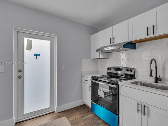 4-bedroom home for rent in Hollywood - 2243 Greene St A - MondialRealty