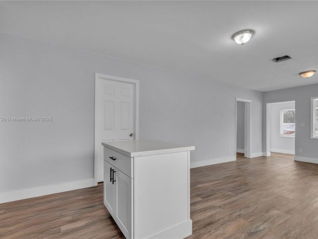 4-bedroom home for rent in Hollywood - 2243 Greene St A - MondialRealty