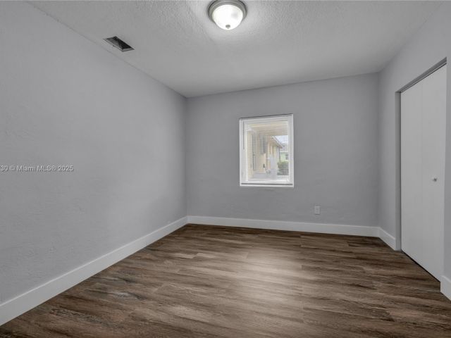 4-bedroom home for rent in Hollywood - 2243 Greene St A - MondialRealty