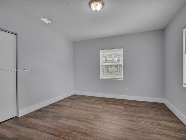 4-bedroom home for rent in Hollywood - 2243 Greene St A - MondialRealty