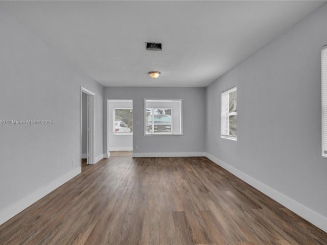 4-bedroom home for rent in Hollywood - 2243 Greene St A - MondialRealty