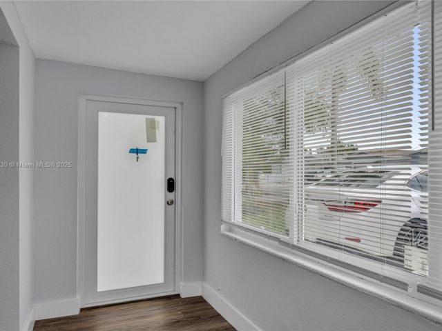 4-bedroom home for rent in Hollywood - 2243 Greene St A - MondialRealty