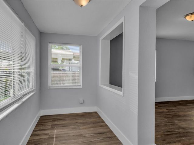 4-bedroom home for rent in Hollywood - 2243 Greene St A - MondialRealty