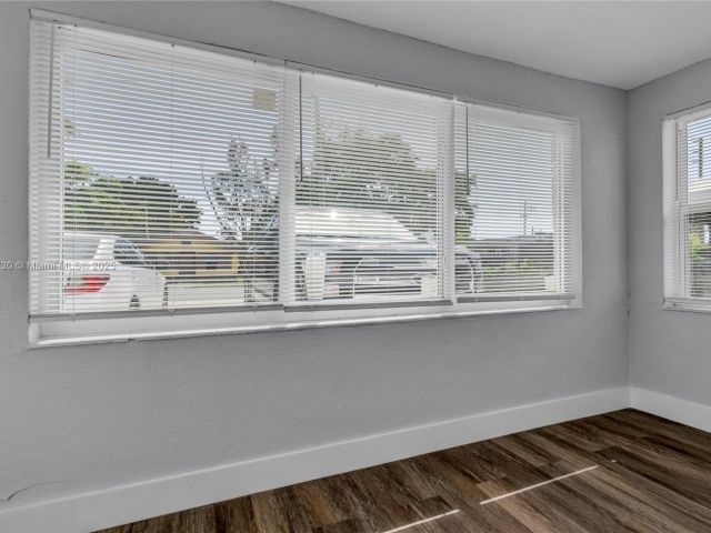 4-bedroom home for rent in Hollywood - 2243 Greene St A - MondialRealty