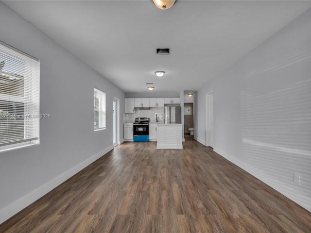 4-bedroom home for rent in Hollywood - 2243 Greene St A - MondialRealty