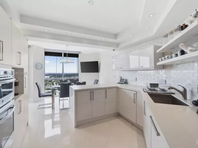 3-bedroom condo for sale in Aventura - 2000 Island Blvd 2409 - MondialRealty
