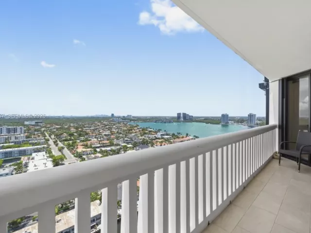 3-bedroom condo for sale in Aventura - 2000 Island Blvd 2409 - MondialRealty