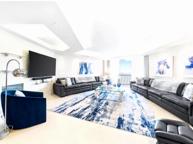 3-bedroom condo for sale in Aventura - 2000 Island Blvd 2409 - MondialRealty