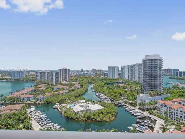 3-bedroom condo for sale in Aventura - 2000 Island Blvd 2409 - MondialRealty