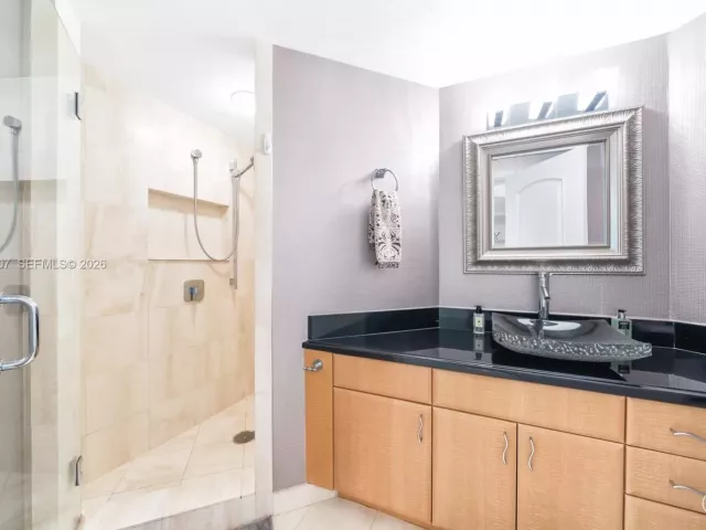 3-bedroom condo for sale in Aventura - 2000 Island Blvd 2409 - MondialRealty