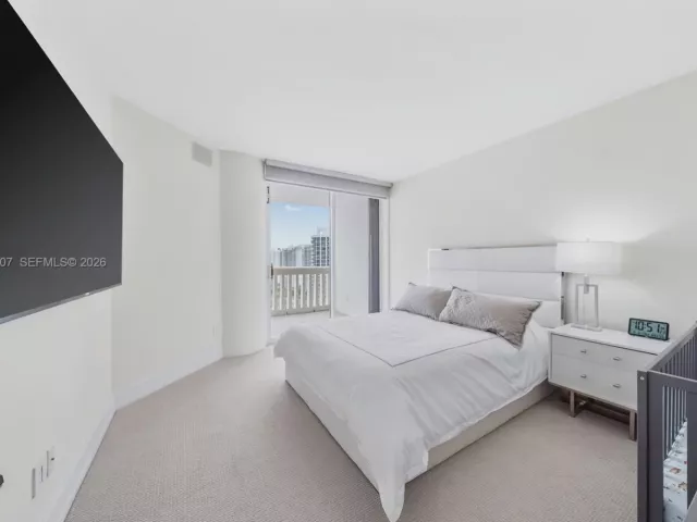 3-bedroom condo for sale in Aventura - 2000 Island Blvd 2409 - MondialRealty