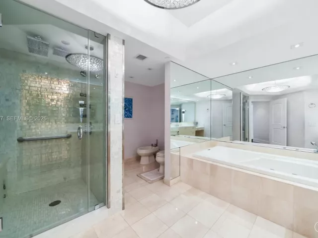 3-bedroom condo for sale in Aventura - 2000 Island Blvd 2409 - MondialRealty