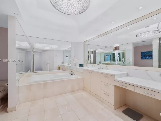 3-bedroom condo for sale in Aventura - 2000 Island Blvd 2409 - MondialRealty