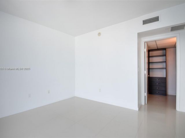 Apartment for rent  Unit #4904 - photo 6288358