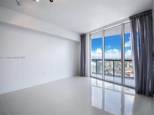 Apartment for rent  Unit #4904 - photo 6288361