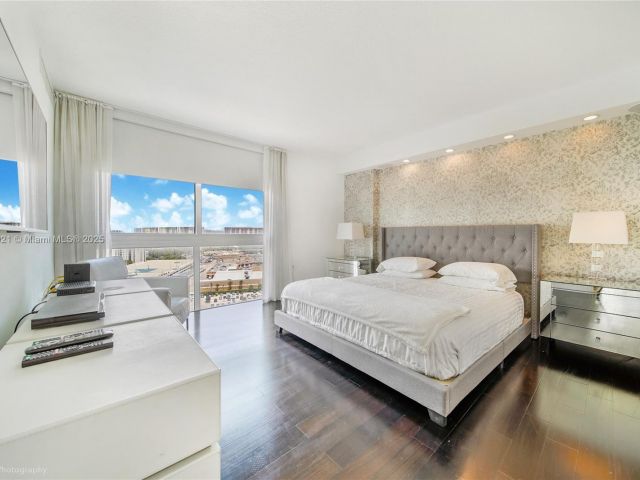 Apartment for rent  Unit #1-1502 - photo 6277594