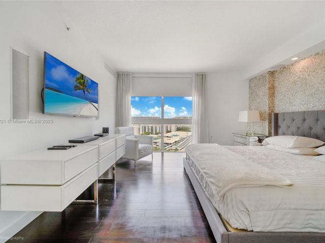 Apartment for rent  Unit #1-1502 - photo 6277595