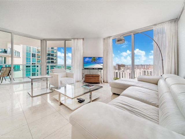 Apartment for rent  Unit #1-1502 - photo 6277596