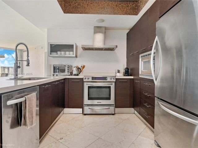 Apartment for rent  Unit #1-1502 - photo 6277598