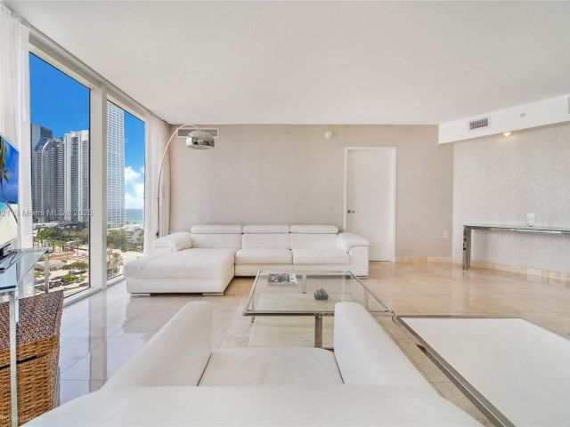 Apartment for rent  Unit #1-1502 - photo 6277599