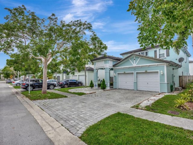 Home for sale at 216 NE 36th Ter - photo 6276711