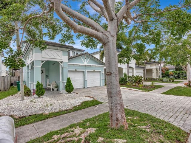 Home for sale at 216 NE 36th Ter - photo 6276712