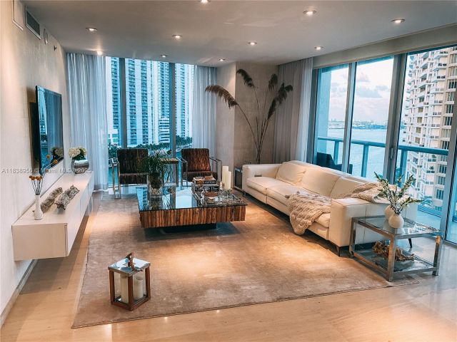 Apartment for sale  Unit #1101 - photo 6276413